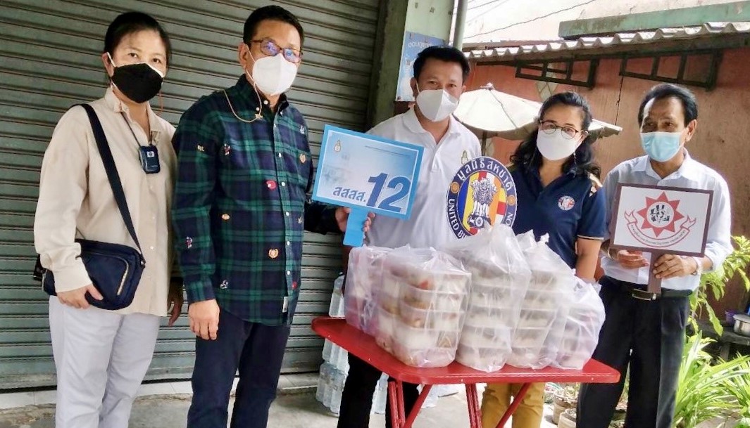 “พันธมิตรจิตอาสา”สานพลังปันสุขลุยส่งข้าวกล่องได้ปันอิ่มชุมชนบนตึกร้างบางพลัด