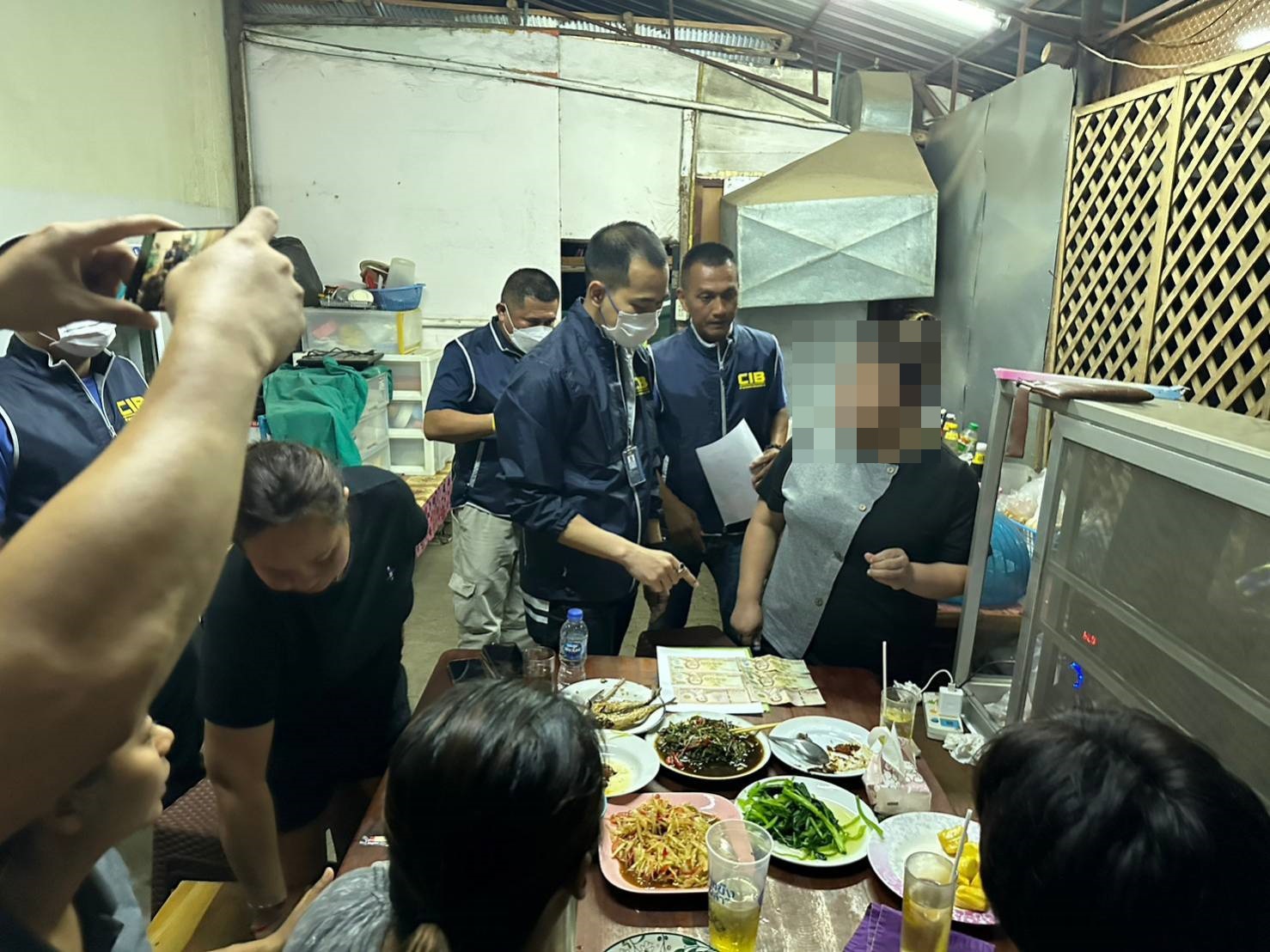 ปคม.บุกจับร้านนวดแฝงค้ากามเด็กต่างด้าวอายุต่ำกว่า 18 ปี