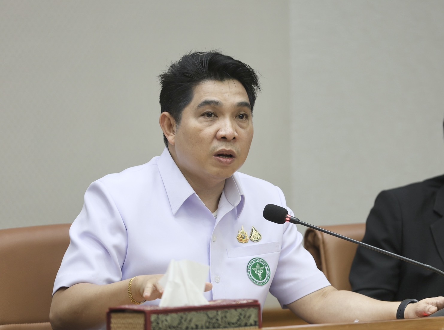 "ธนกฤต" จี้ แพทยสภาส่งเอกสารเพิ่มเติมภายใน 15 วัน ยันคณะกรรมการเป็นบุคคลที่ "สมศักดิ์" มั่นใจ ไม่ใช่เครือข่ายทักษิณ 