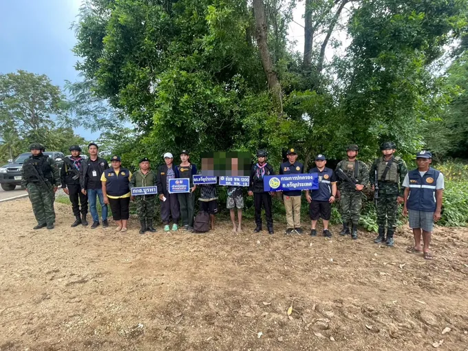 รวบคาชายแดน! 2 หนุ่มเขมรจ่ายค่านำพา 3 พัน มุดช่องทางธรรมชาติหวังเข้ากรุง ทำงานก่อสร้าง แต่ไม่รอดทหารพราน