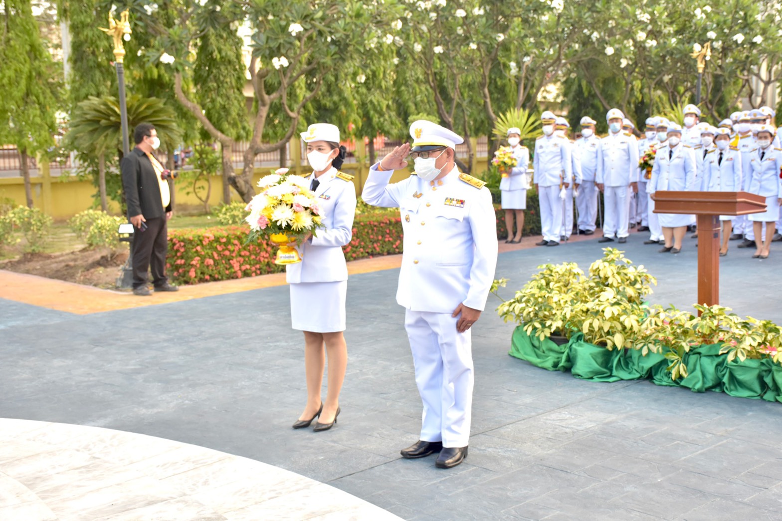 ปลัดทม.ฉะเชิงเทรา นำข้าราชการในสังกัดร่วมพิธี  วันระลึกพระบาทสมเด็จพระนั่งเกล้าเจ้าอยู่หัว และวันข้าราชการพลเรือน 