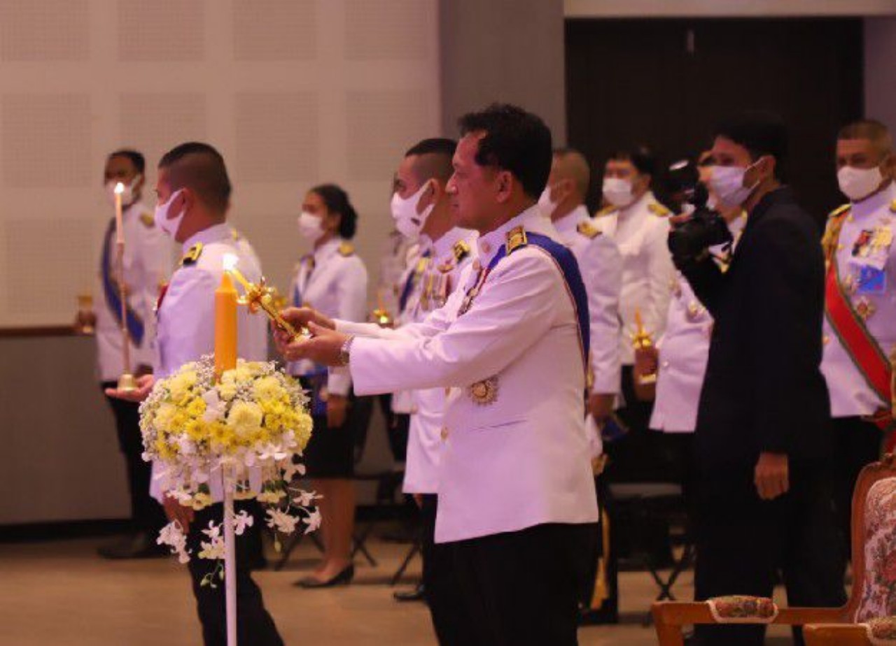 ผู้ว่าฯพังงา นำทุกภาคส่วน จุดเทียนมหามงคล สดุดีพระเกียรติคุณและน้อมรำลึกในหลวง ร.9