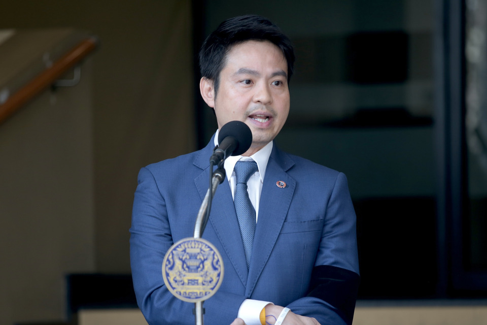 “ภราดร” ปัดเยียวยาน้ำท่วมล่าช้า ชี้อนุมัติครบก่อนยุบสภาแล้ว รับถูกนำไปโจมตีการเมือง