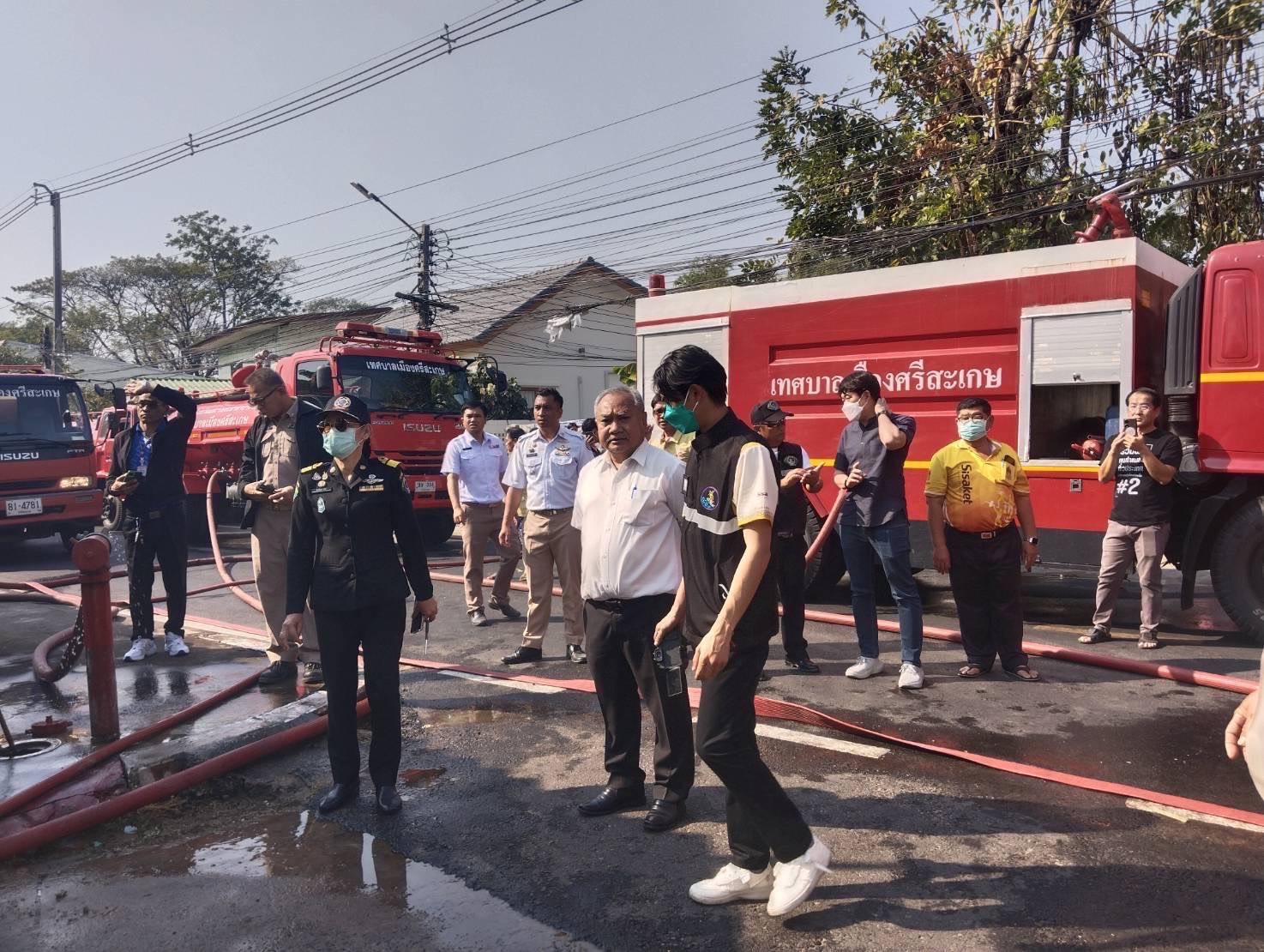 เทศบาลเมืองศรีสะเกษช่วยดับไฟไหม้ทันเหตุการณ์