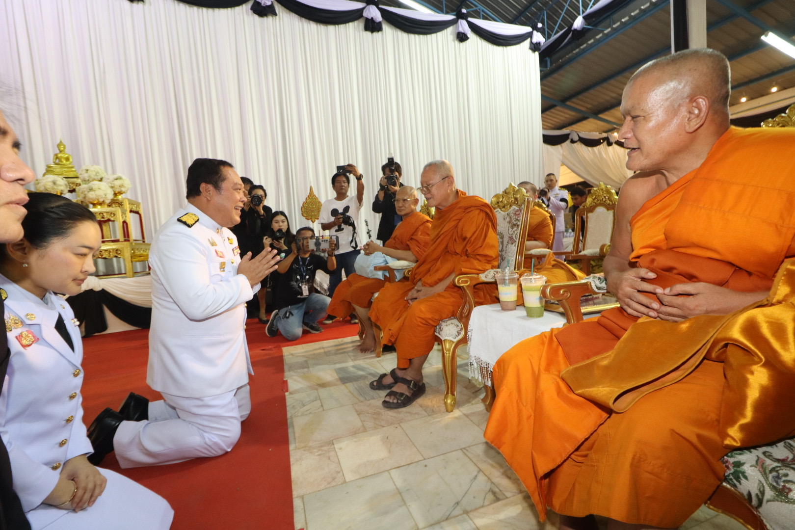 "รมว.ยุติธรรม" ร่วมพิธีสวดอภิธรรมคืนที่ 4 ที่จังหวัดอุทัยธานี จากเหตุไฟไหม้รถทัศนศึกษา