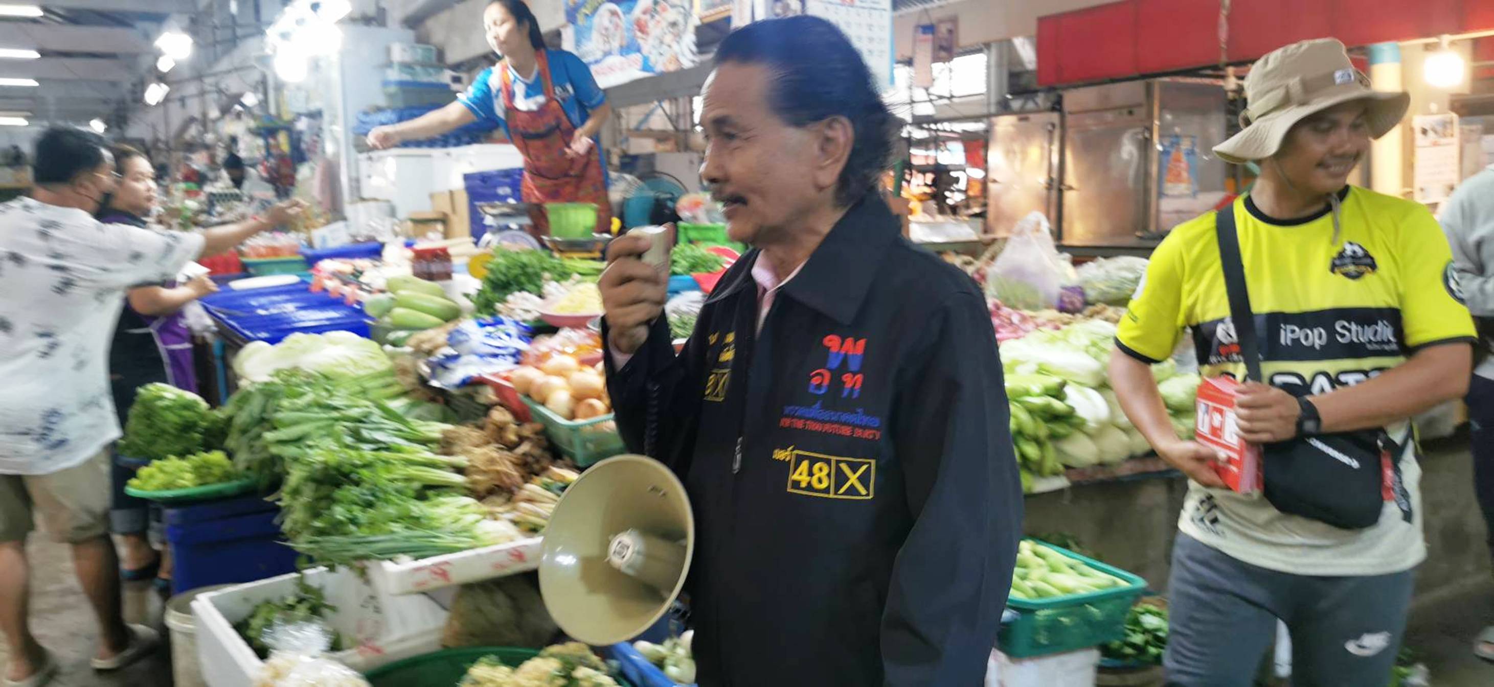  “ประเสริฐ” แคนดิเดตนายกฯ เพื่ออนาคตไทย ลุยขอคะแนน แม่ค้าตลาดสด โค้งสุดท้าย
