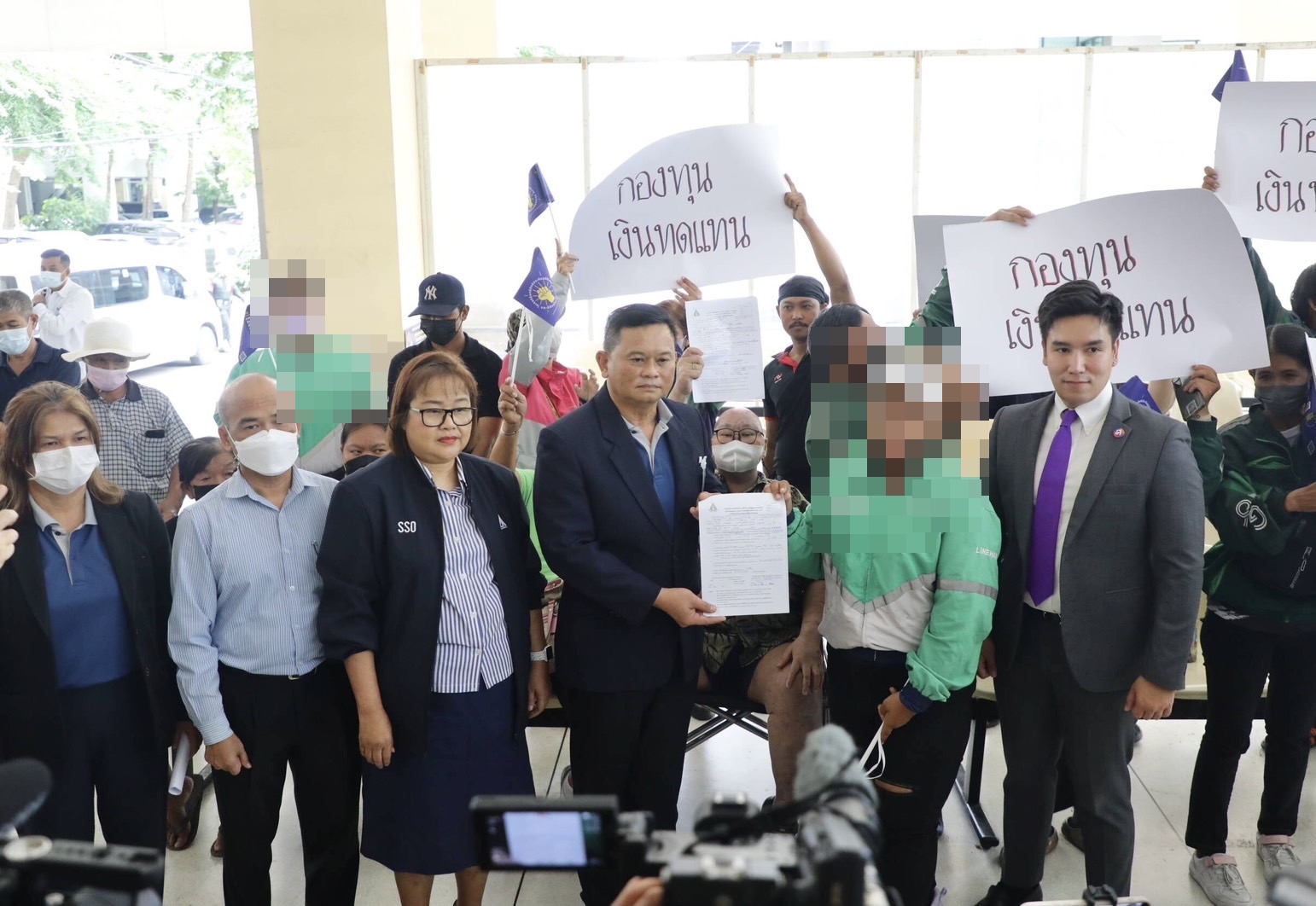 กลุ่มไรเดอร์ยื่นหนังสือ"กระทรวงแรงงาน"เรียกร้องให้มีการจัดตั้งกองทุนเงินทดแทนชดเชยเยียวยาผู้ประสบอุบัติเหตุจากการทำงาน 