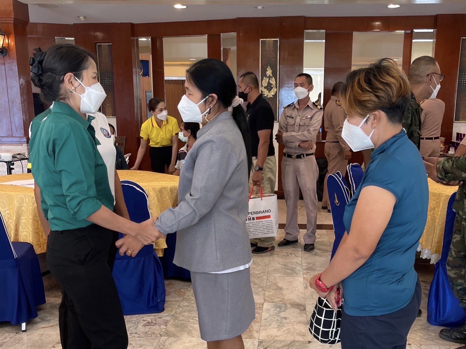 สอ.รฝ. ร่วมกับ ชมรมภริยาฯ ดูแลกำลังพลที่ได้รับบาดเจ็บ และครอบครัวที่รอคอยบุคคลอันเป็นที่รัก
