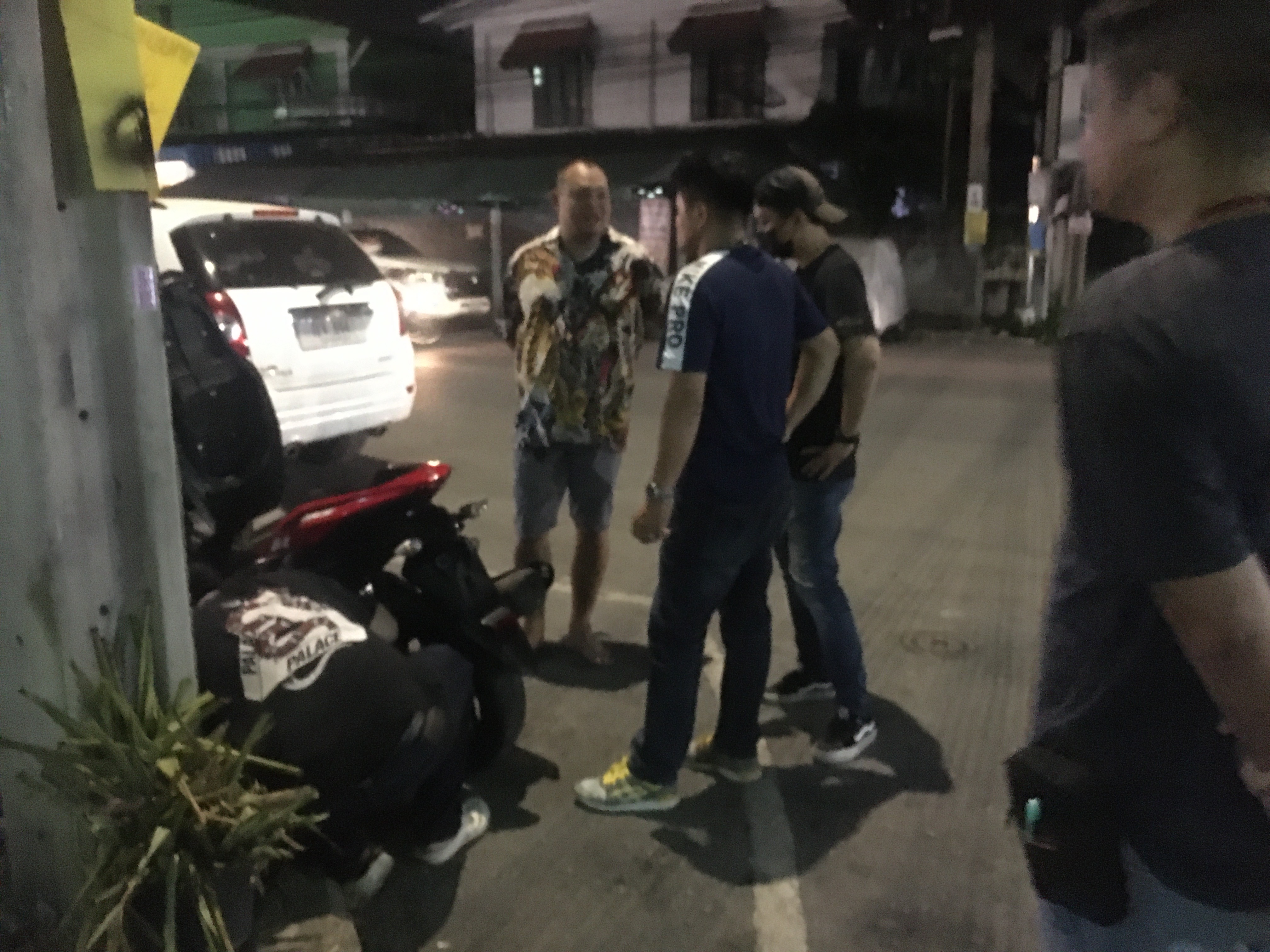 ฉาว!ตำรวจสน.สุทธิสารบุกเมืองนนทบุรี บีบคอ-ข่มขู่วัยรุ่นส่งแก๊สอ้างล่อซื้อจยย.