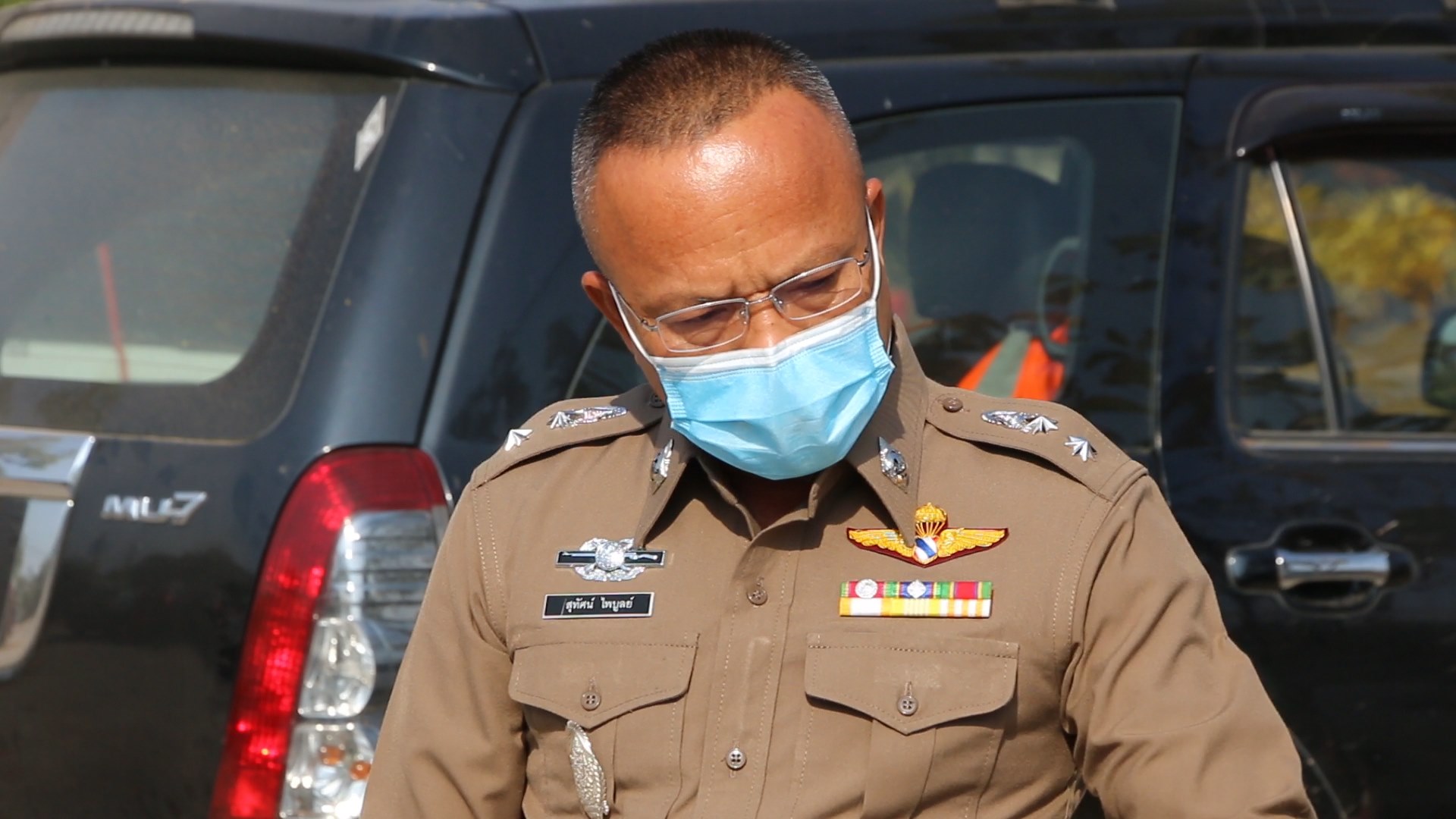 พ่อค้ายาบ้ารับสารภาพหลังขับรถชนตำรวจเสียชีวิต ระบุกลัวถูกจับจึงตัดสินใจชนจนเสียชีวิตตั้ง 2 ข้อหาหนัก