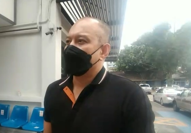  "เต้น ณัฐวุฒิ" นำทีมแนวรวมคาร์ม็อบ เข้ารับทราบข้อกล่าวหา  ฝ่าฝืน พ.ร.ก.ฉุกเฉิน กรณีการจัดม็อบที่แยกอโศกมนตรี 