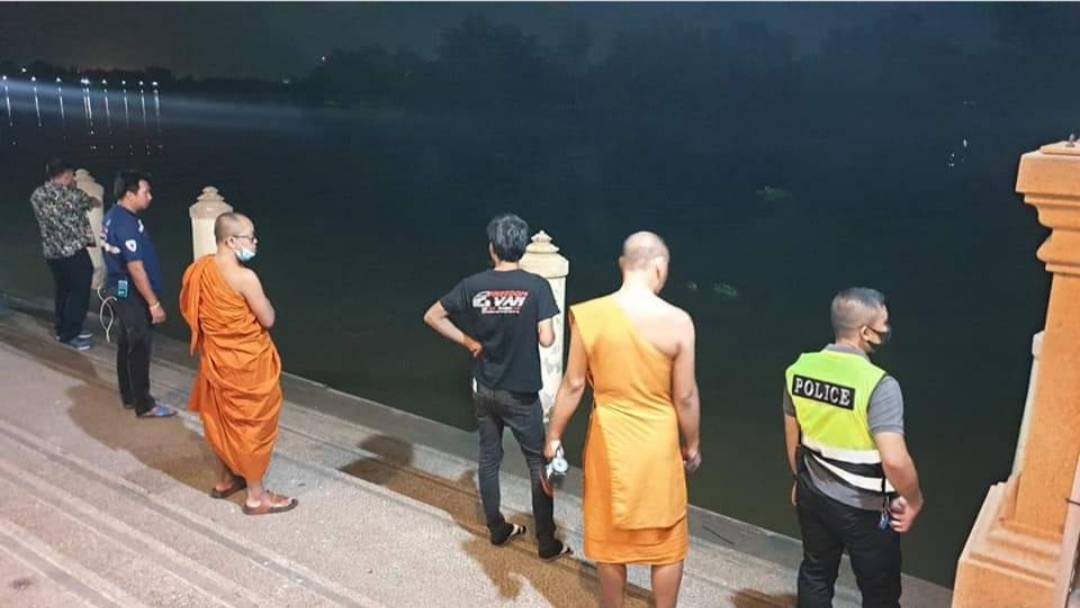 สลด! สามเณรพลัดตกน้ำแม่จุดธูปไหว้หลวงพ่อโสธรขอให้เจอร่าง