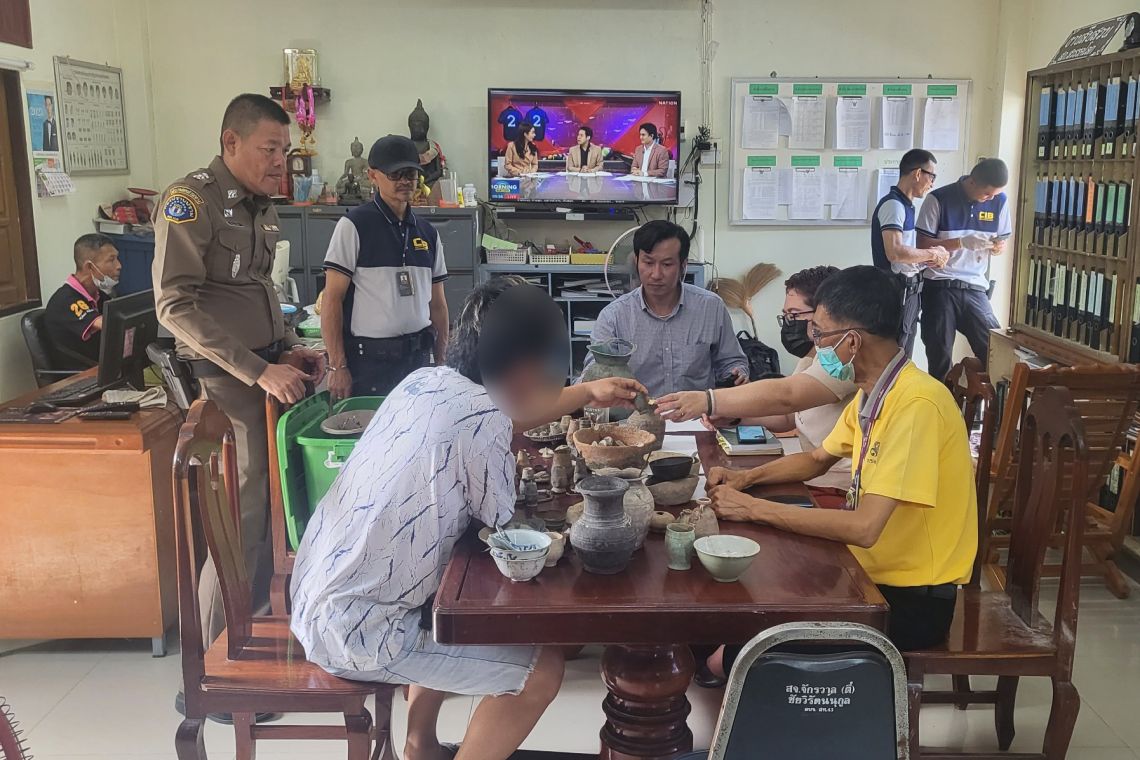 "ตร."ลุยจับ"แก๊งล่าสมบัติ" ยึดโบราณวัตถุกว่าพันชิ้น 