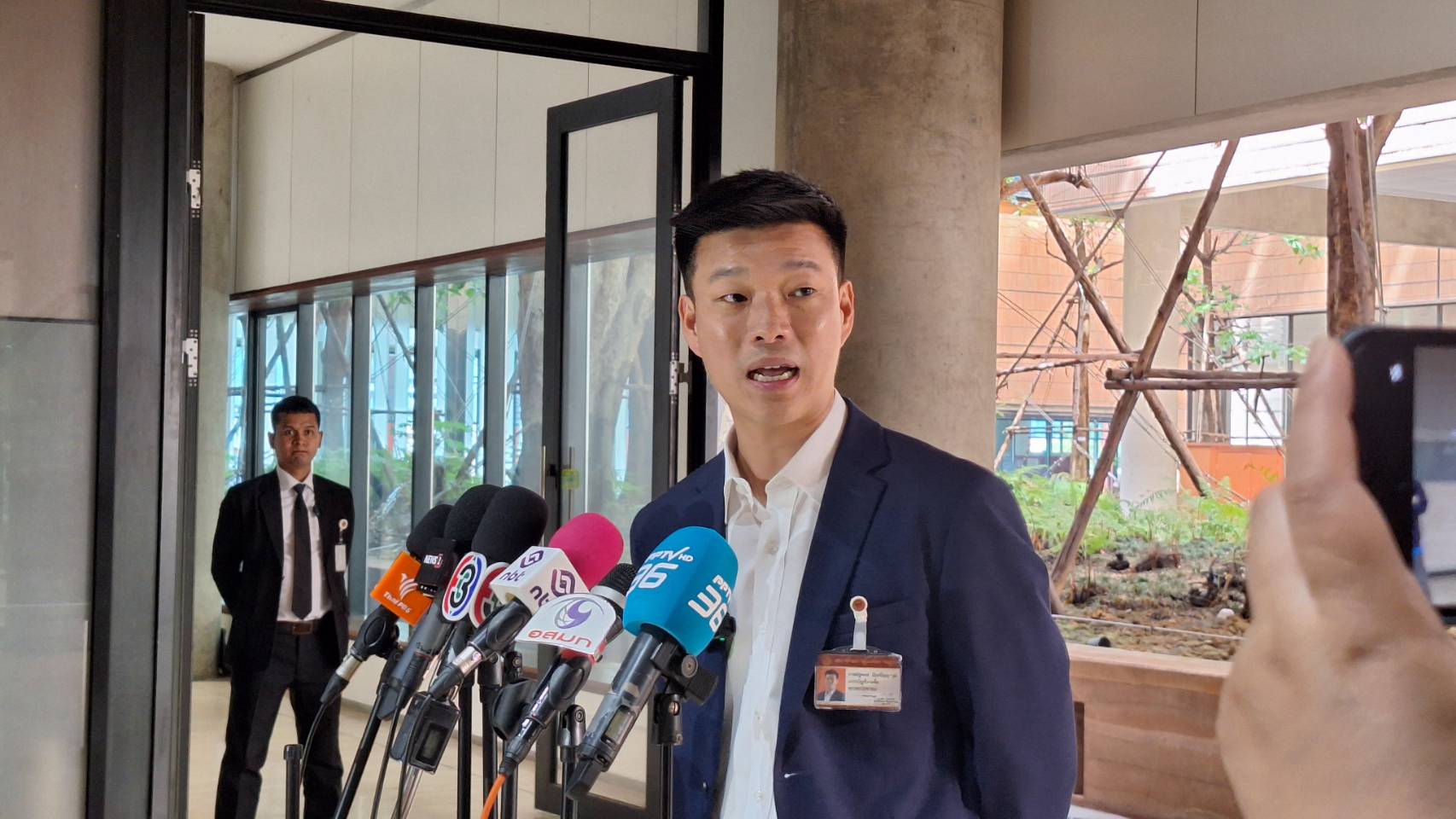 "ณัฐพงษ์" แนะไม่ควรเลือกข้าง ชี้ไม่ว่าสหรัฐฯ-จีน ฝ่ายไทยกระทบหมด ให้กำลังใจ "ทีมไทยแลนด์" ทุกวงเจรจา "กำแพงภาษี" 
