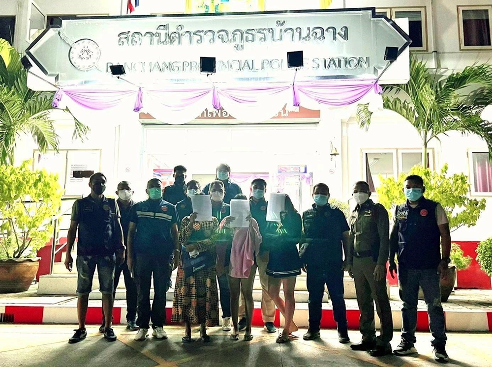 ชุดปฏิบัติการพิเศษระยอง บุกจับแรงงานต่างด้าวในร้านนวดแผนโบราณ