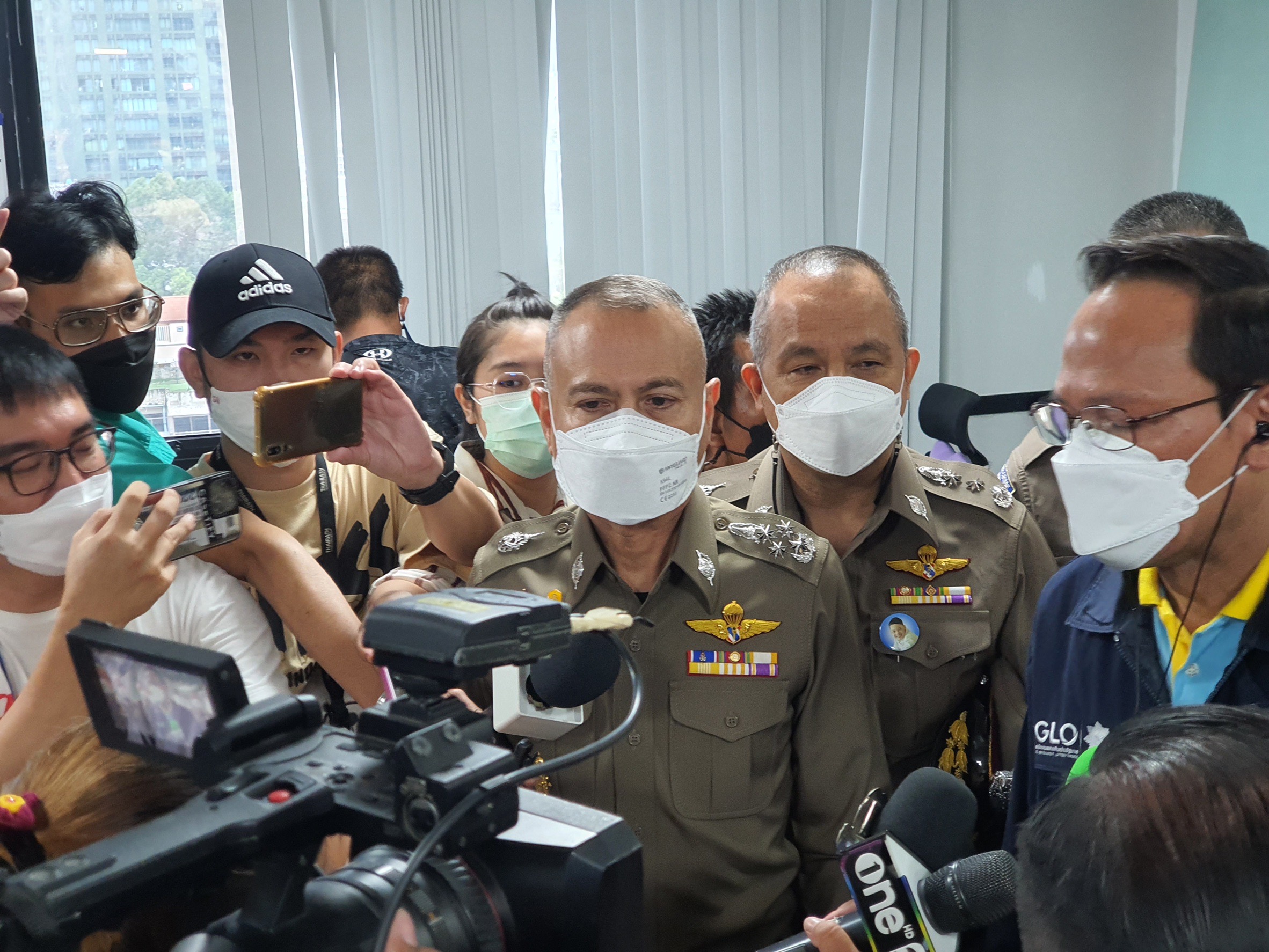 ตร.นำหมายศาลเปิดปฏิบัติการลุยค้น 33 จุดใน 12 จังหวัด 14 แพลตฟอร์ม แก้ไขปัญหาขายสลากกินแบ่งรัฐบาลเกินราคา