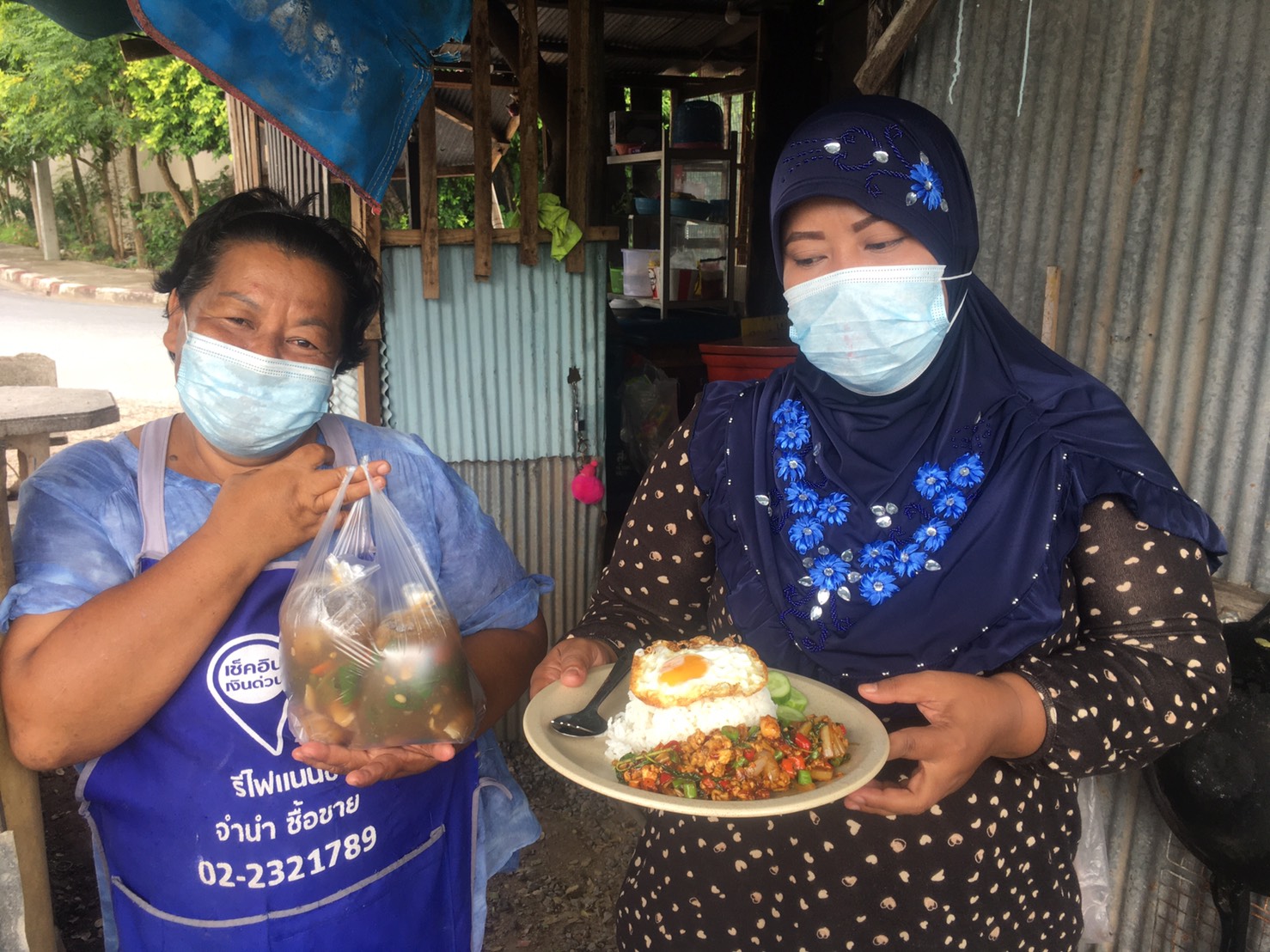 แม่ครัวมาเลย์หนีโควิดเปิดร้านอาหารตามสั่ง 20 บาท 