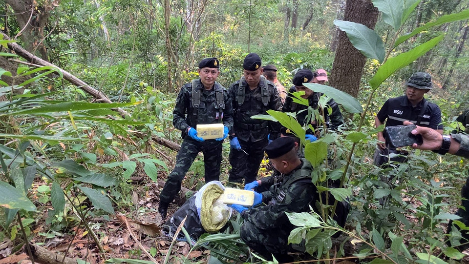ทัพเจ้าตากปะทะชายแดนแม่ฟ้าหลวง ยึดยาบ้า 1.7 ล้านเม็ด ไอซ์ 20 กิโล เป่าดับ 2 ราย