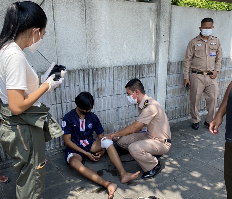  ทหารเรือน้ำใจงามช่วยเหลือผู้บาดเจ็บจากอุบัติเหตุระหว่างเดินทางไปทำงาน