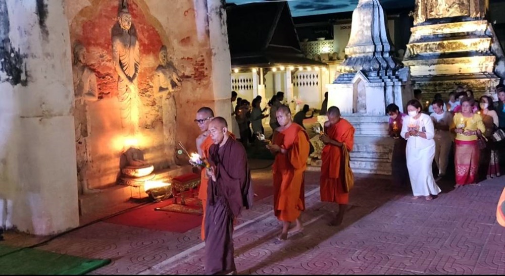 วัดสรรพยาฯ ร่วมกับพุทธศาสนิกชนชาวบ้านตลาดเก่าสรรพยา จัดพิธีรำลึกถึงวันอัฏฐมีบูชา เวียนเทียนน้อมถวายเป็นพุทธบูชา