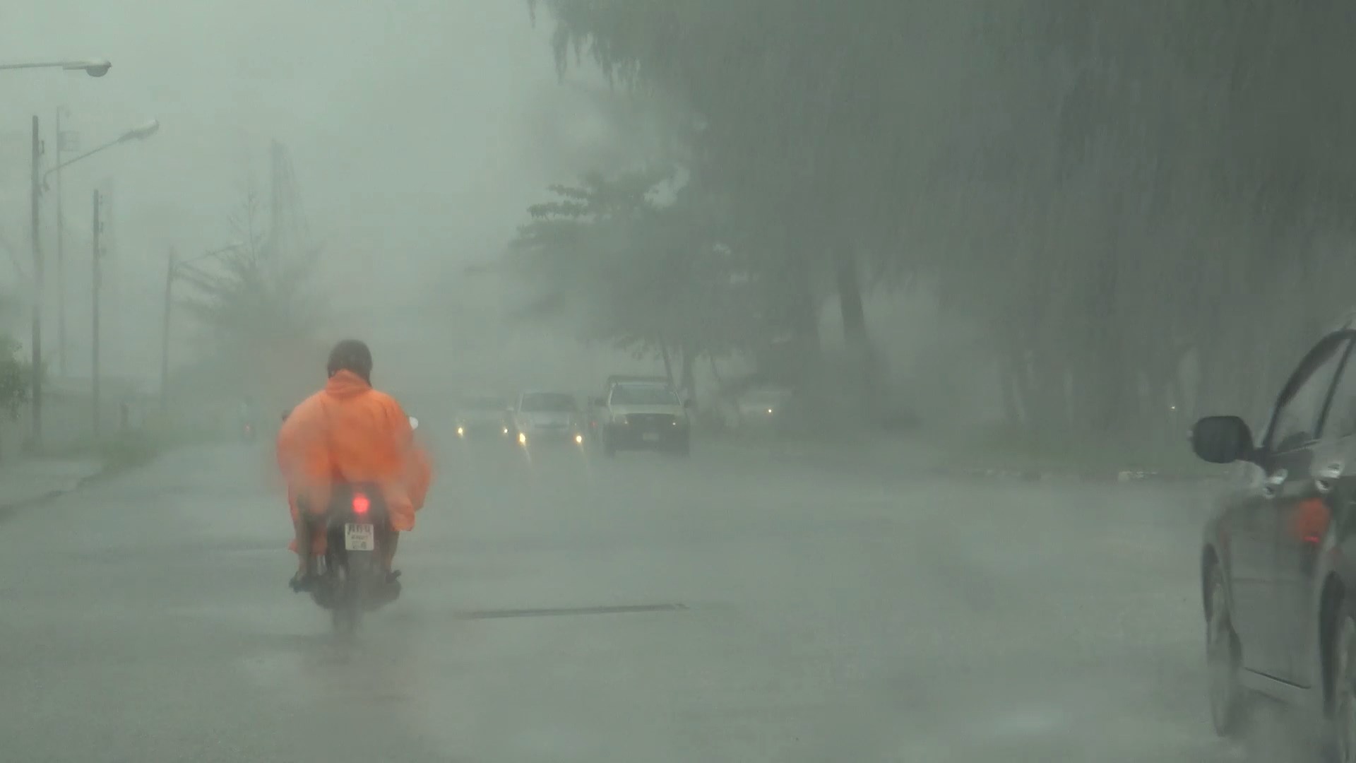 อุตุฯ ใต้เตือนฝนตกหนักคลื่นลมแรง22-26พ.ย.  ประมงพื้นบ้านงดออกจากฝั่ง
