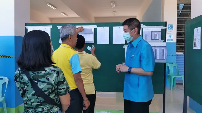 ผู้ว่าฯตรังลงพื้นที่ตรวจเยี่ยมหน่วยเลือกตั้งสมาชิกสภาเทศบาลและนายกเทศมนตรี 