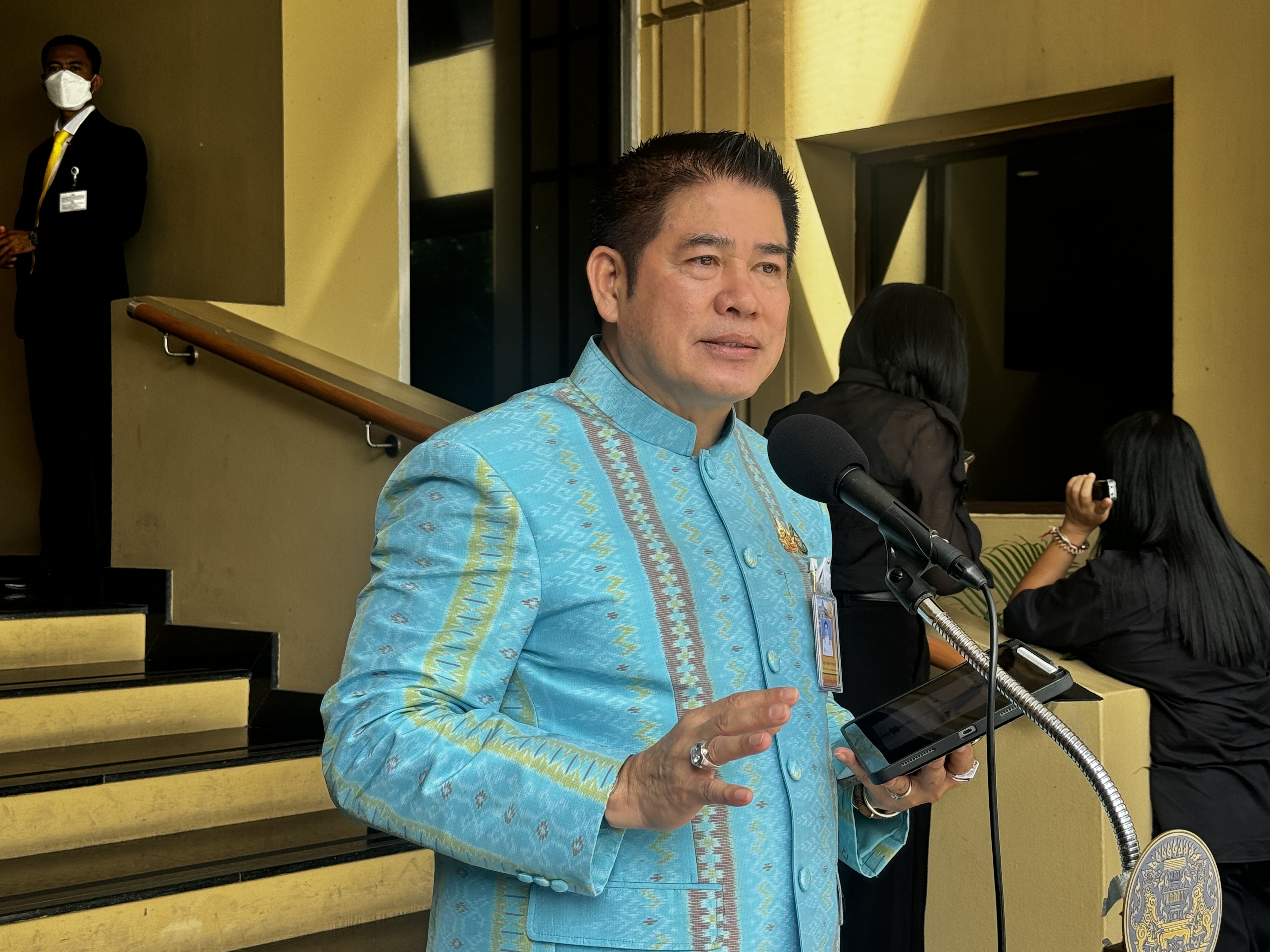 "ธรรมนัส" ชี้ ปมขับ "สามารถ" มีมติแล้ว แต่ "ประวิตร" ขอร้องให้นั่งคุยกัน ยัน พปชร. ยังไม่ ปรับ ครม. 