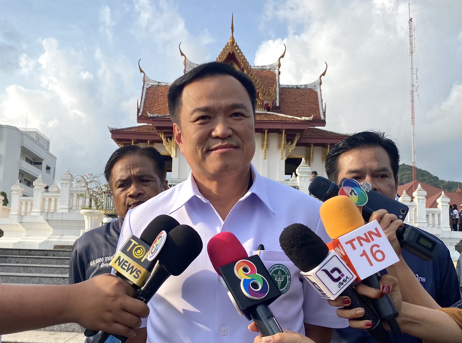 "อนุทิน" เปรียบตัวเองมั่นคงเหมือนภูเขาทอง สิ่งอัปมงคล ทำอะไรไม่ได้  ท้า "ชูวิทย์" จะรอดูวืดส.ส.กทม.จริง