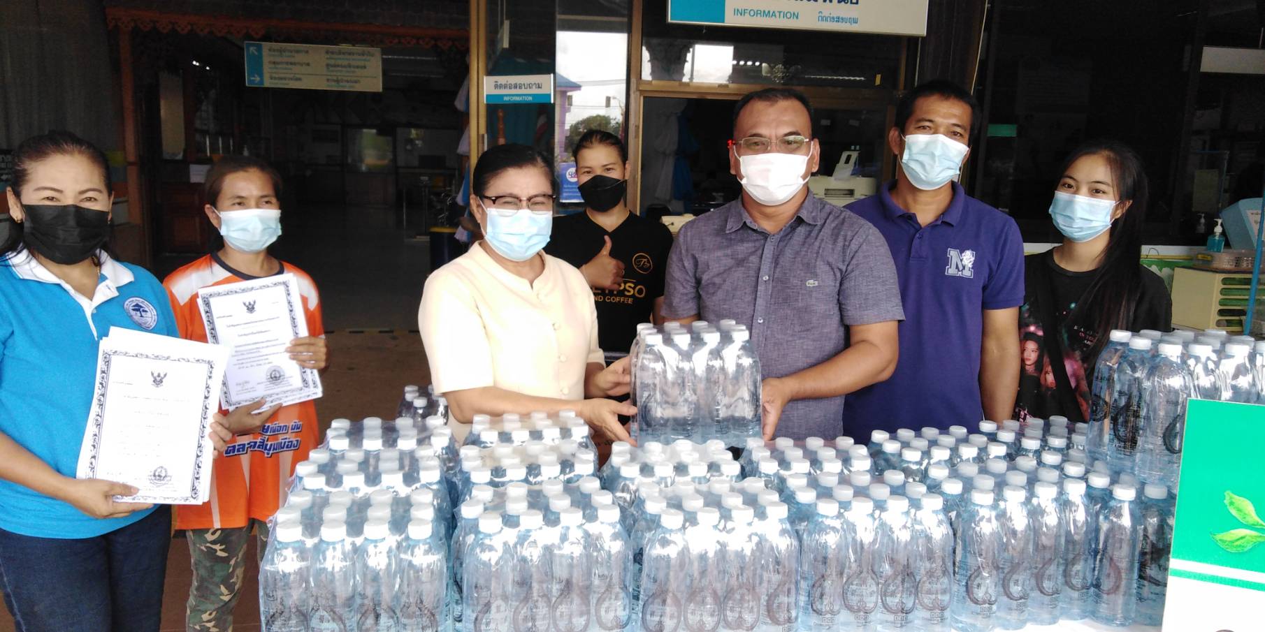 สมาคมฌาปนกิจสงเคราะห์เพื่อพัฒนาคุณภาพชีวิตอุบลราชธานี  มอบน้ำดื่มน้ำใจสู้ภัยโควิด