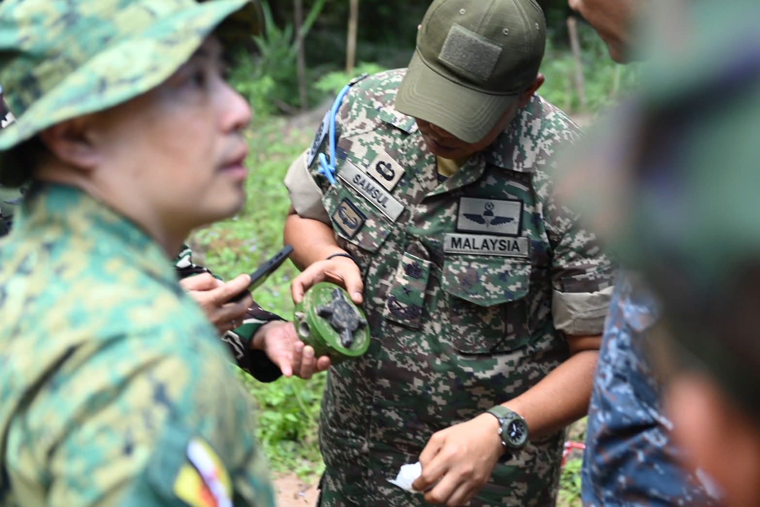 "คณะ IOT" สำรวจ "ภูมะเขือ" ชื่นชมทหารไทยปฏิบัติการควบคุมพื้นที่ได้สำเร็จ