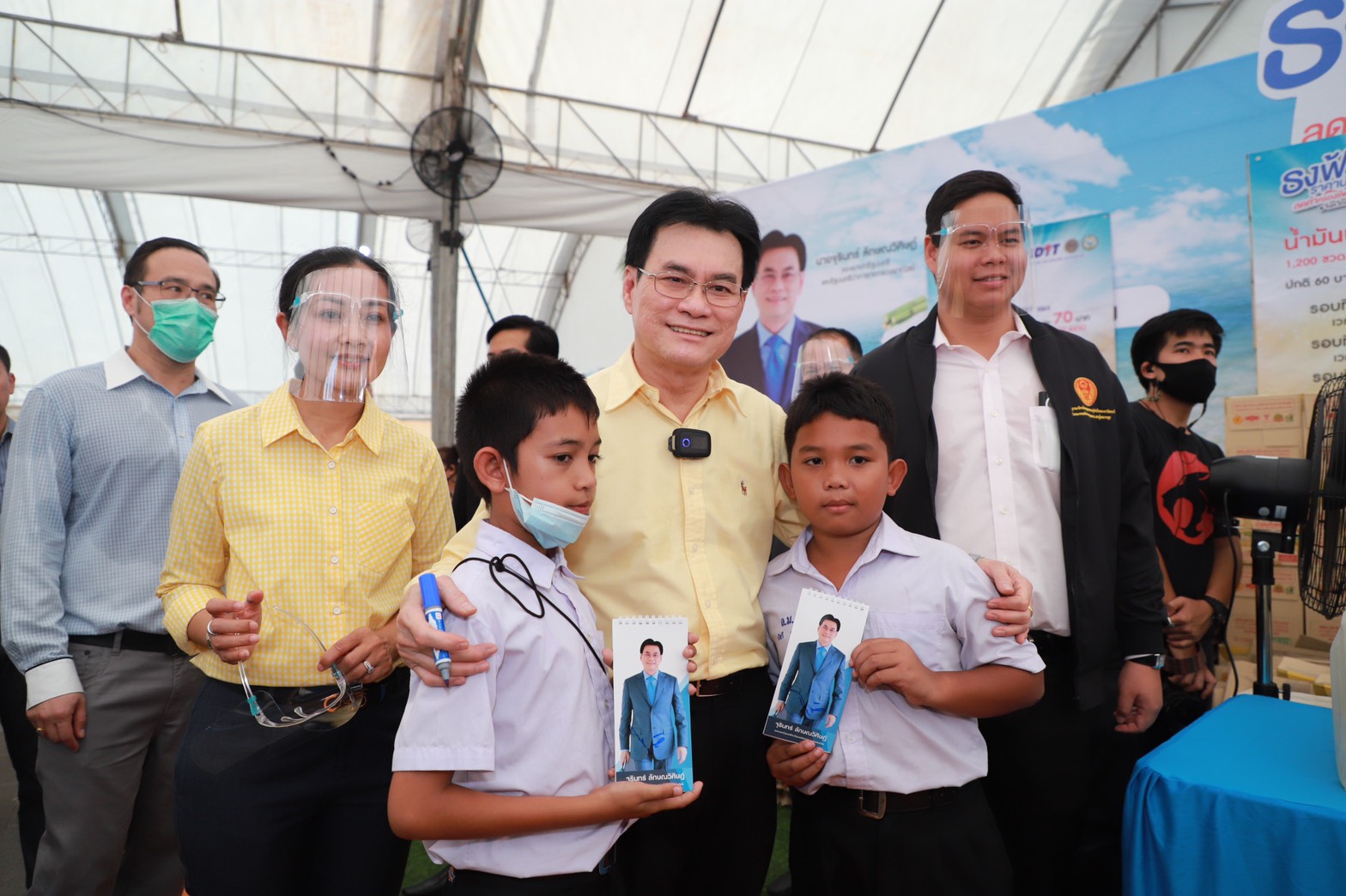 "จุรินทร์" ใจดี!! มอบคอมพิวเตอร์ 600 เครื่องให้ 53 โรงเรียนใต้ พร้อมจัดงานกระตุ้นเศรษฐกิจหาดใหญ่