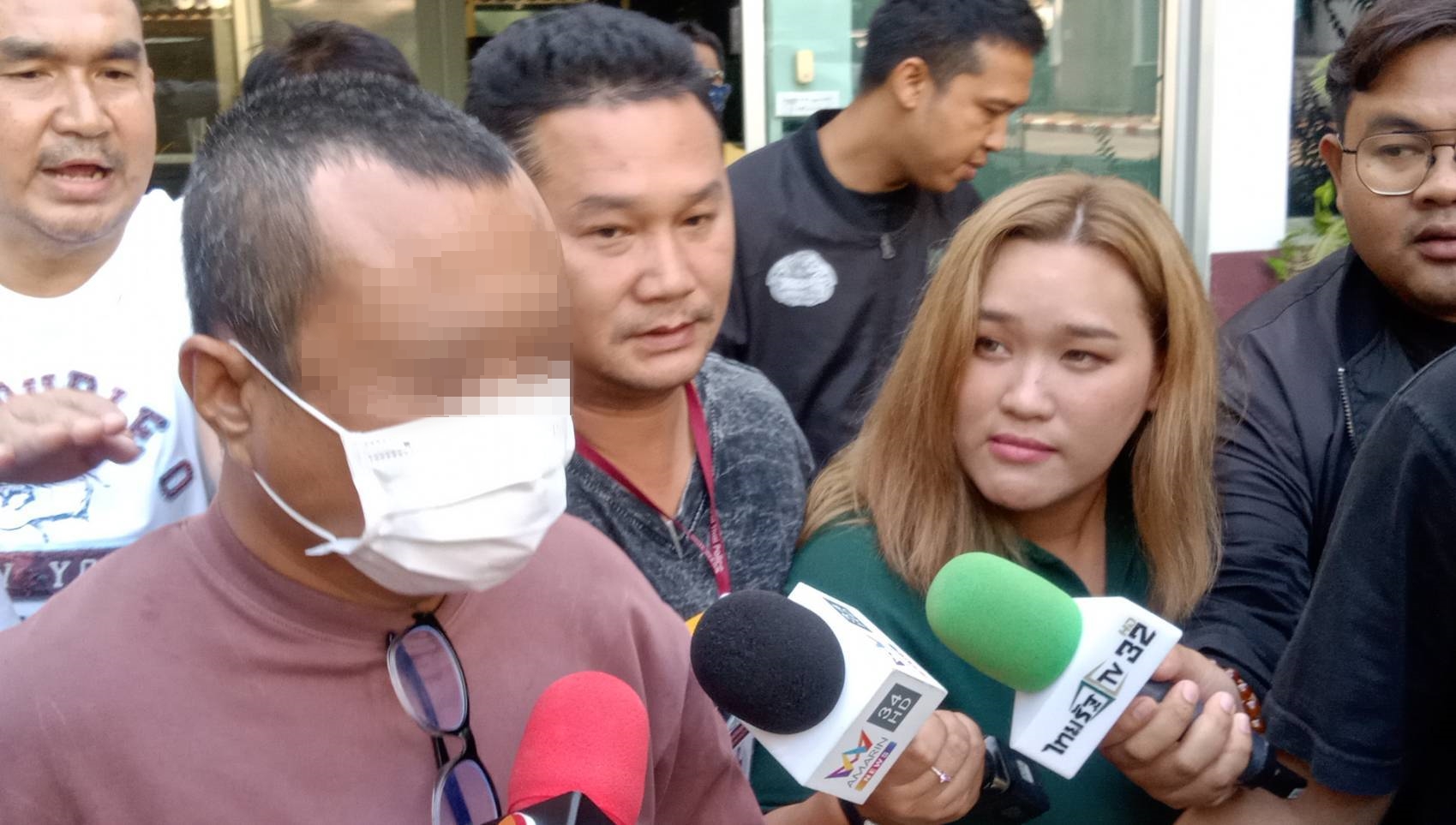 ตำรวจศรีราชา บุกจับคนร้ายก่อเหตุฟันแขนเจ้าของร้านขายสุราขาด