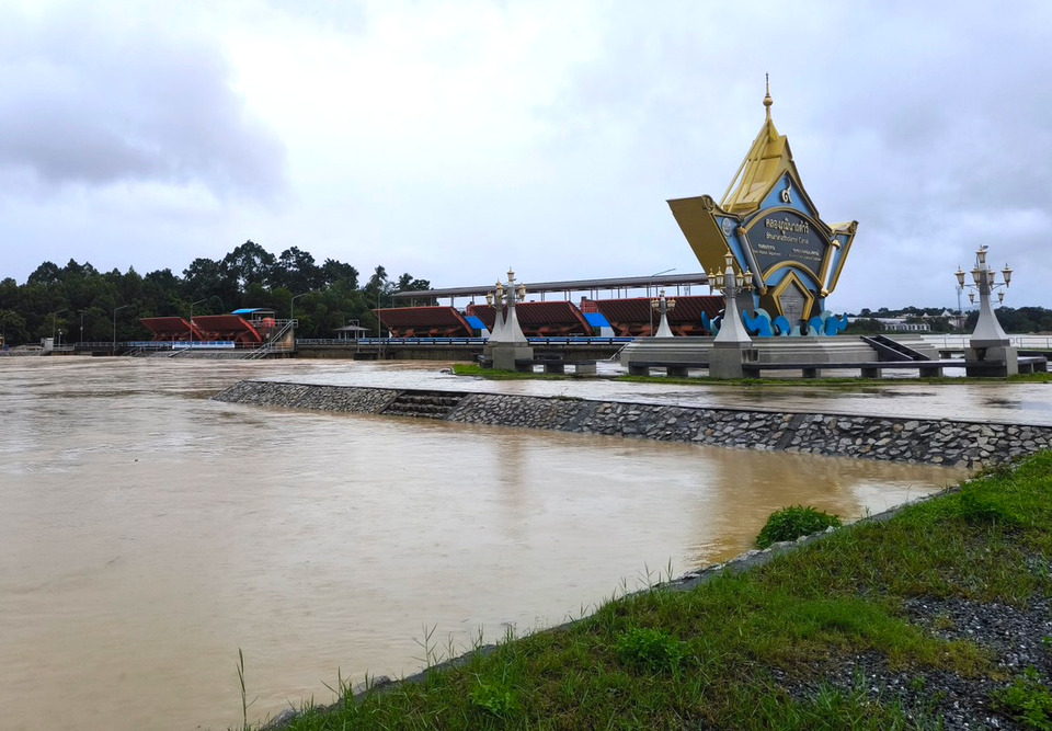 หาดใหญ่อ่วม!! ฝนถล่มน้ำท่วมหลายจุด เร่งระบายผ่านคลอง ร.1 ลดน้ำล้นเมือง