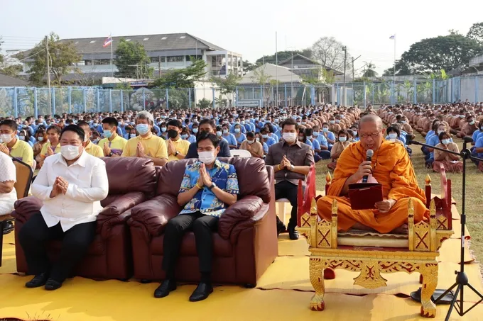 เรือนจำอยุธยาจัดพิธีทำบุญสร้างพระพุทธรูปพระมหาจักรพรรดิปางเปิดโลก 