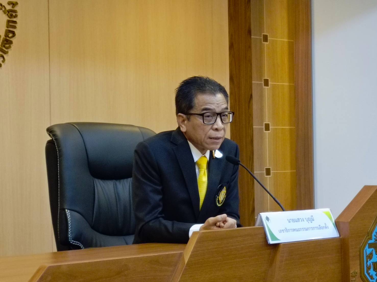 กกต.ประกาศรับรอง "200สว.-สำรอง 99 คน" สอย 1 ราย "คอดียะฮ์" เจ้าของเสียงตามสาย ขาดคุณสมบัติ แจก "ใบส้ม" 89 ราย