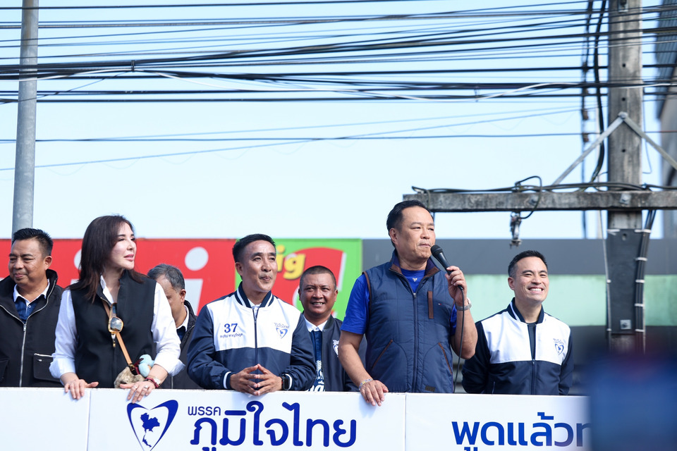 “อนุทิน” ลุยชุมพรครั้งแรก อ้อนขอ สส. ยกจังหวัด - ชม ผู้สมัครเข้มแข็ง มีประสบการณ์ เป็นรักของ ปชช. - แหลงใต้ได้ 3 สส.หัวใจก็อยู่ตรงนี้ 