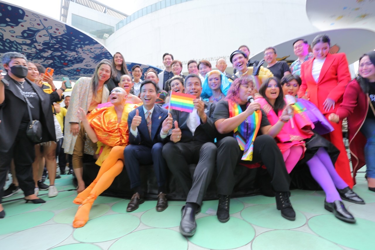 “พิธา” ร่วมแคมเปญต้อนรับ Pride Month เผย เตรียมยื่นร่างกฎหมาย “สมรสเท่าเทียม-รับรองอัตลักษณ์ทางเพศ” เข้าสภาฯ
