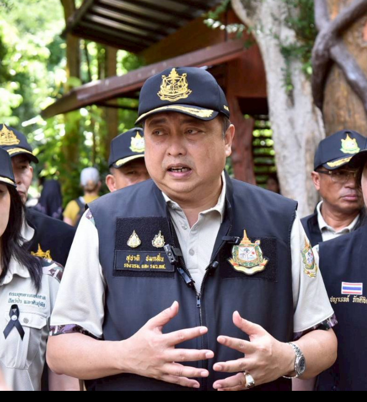 “สุชาติ” สั่งระดมทีมกู้ภัยทางน้ำ 15 ทีม-เรือ 25 ลำ ลงพื้นที่ช่วยน้ำท่วมใต้ตลอด 24 ชม. 