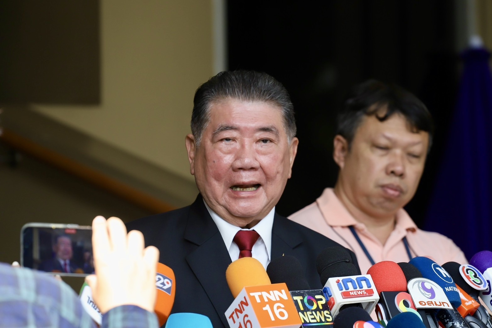 "ภูมิธรรม" ย้ำปรับครม.อยู่ที่ "นายกฯ" ตัดสินใจ หลังมีข่าว "อนุทิน" ย้ายนั่งศธ.  ยันรัฐมนตรีทุกคนไม่หวั่นไหว