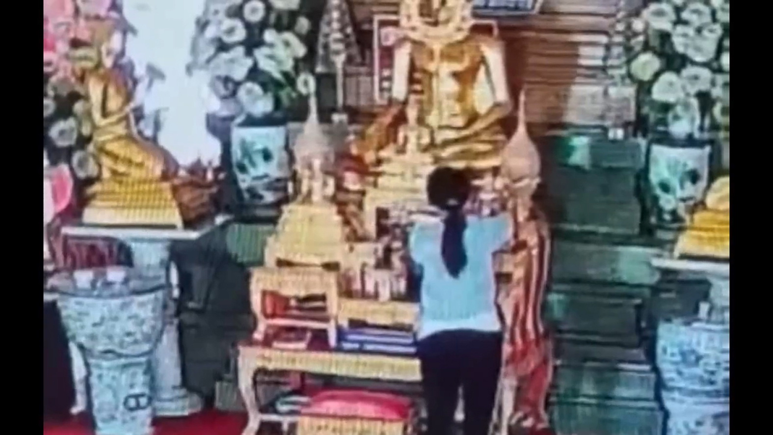โจรสาว ทำทีมาไหว้พระ ก่อนฉกพระโสธรหน้าตัก 9 นิ้วใส่กระเป๋าหลบหนี