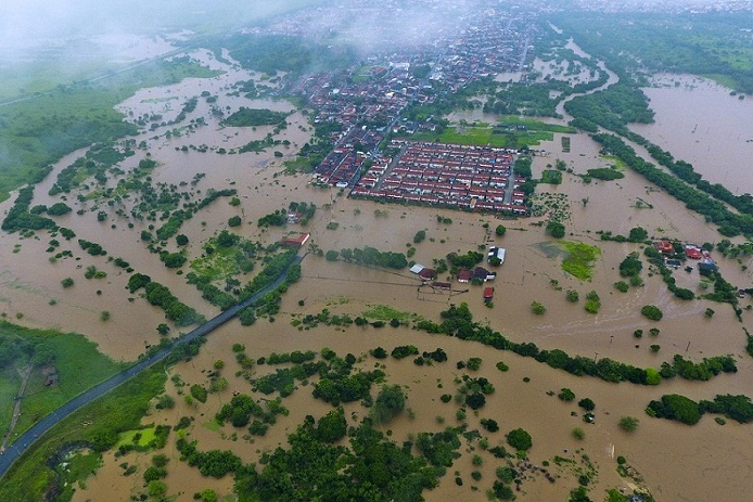 “แซมบา” ระทม! “ไซโคลน”ถล่มพ่นพิษฝนตกหนักน้ำท่วมฉับพลันคร่าชีวิตแล้ว 22 ศพ-ปชช.นับพันอพยพหนีตาย