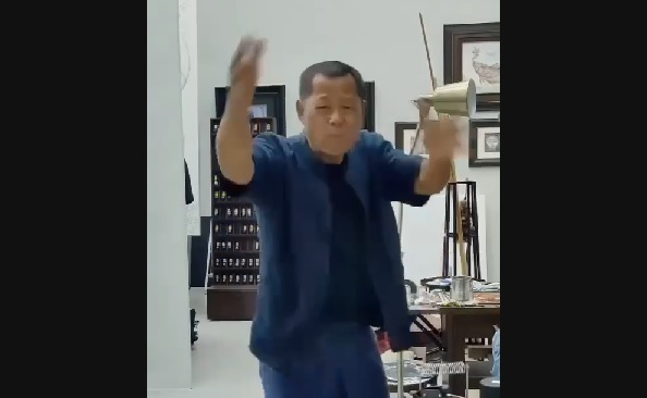 "เฉลิมชัย" จัดหนัก ไม่ยุ่งการเมือง ไม่เคยเขียนด่าใคร อย่านำตนไปเกี่ยวข้อง