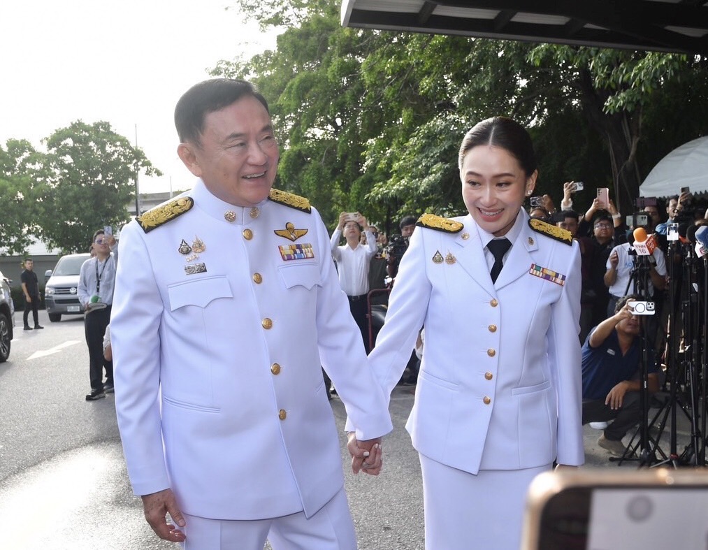 "แพทองธาร" ควง "พ่อทักษิณ" เตรียมเข้าพิธีรับสนองพระบรมราชโองการโปรดเกล้าฯ นายกฯคนที่ 31 
