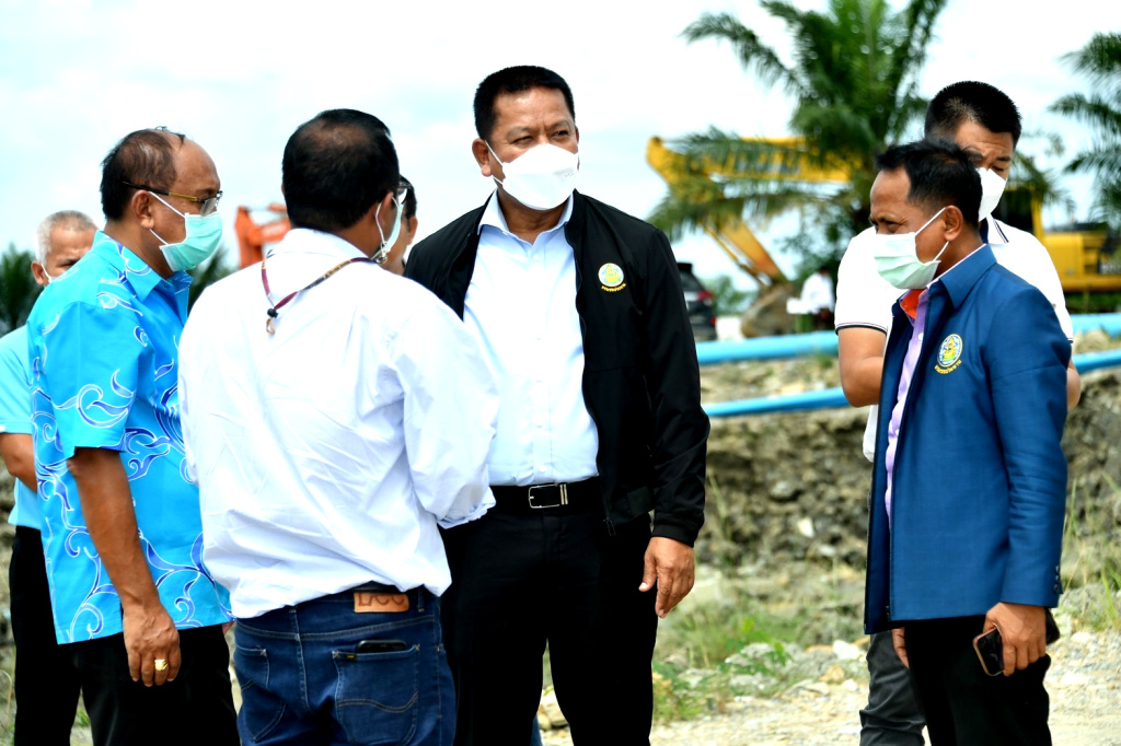 "รองฯชูชาติ" สั่งเร่งรัดงานขุดคลองระบายน้ำ บรรเทาอุทกภัยเมืองคอน