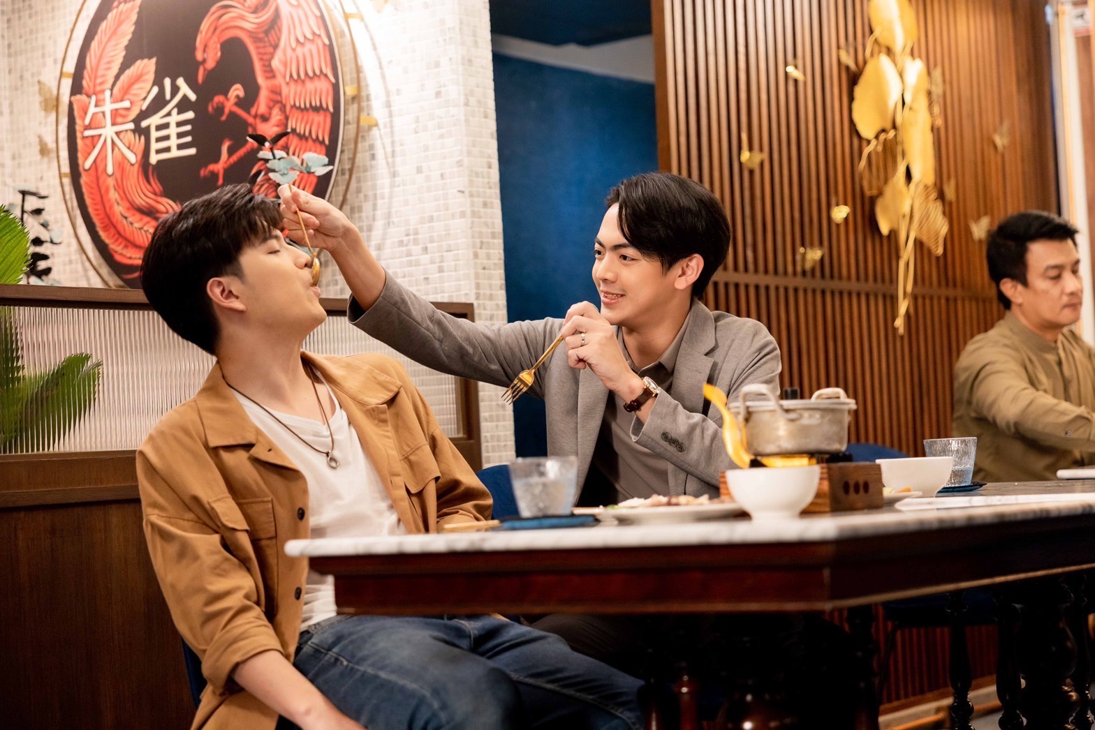 “ชะเอม-มาร์ค” ยอมรับเขินประกบคู่ครั้งแรก ชวนจิ้นฟินกระจายใน “Chains of heart – ตรวนธรณี” 18 ก.พ. นี้