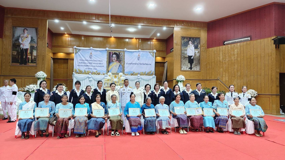 ชายแดนศรีสะเกษจัดวันแม่ มอบรางวัล “แม่ดีเด่น” 21 คน ถวายเป็นพระราชกุศลแด่ “สมเด็จพระพันปีหลวง”