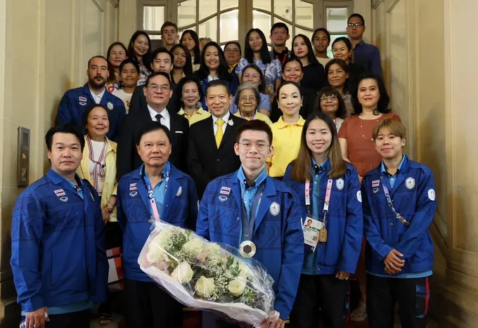 "สมเด็จพระเจ้าลูกเธอ เจ้าฟ้าสิริวัณณวรีฯ" พระราชทานช่อดอกไม้ "วิว กุลวุฒิ" หลังคว้าเหรียญเงินโอลิมปิก 2024