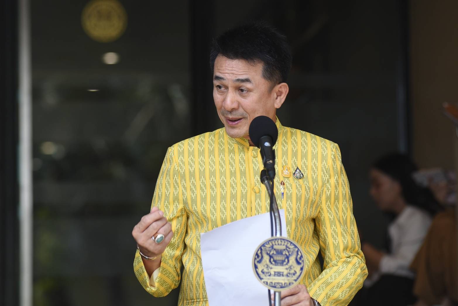 "หมอชลน่าน" ยันไม่ได้คุย "นายกฯ" เรื่องปรับครม. ถามกลับ ข่าว รมต.บางคน ต้องไปช่วยงานสภาฯคือใคร 