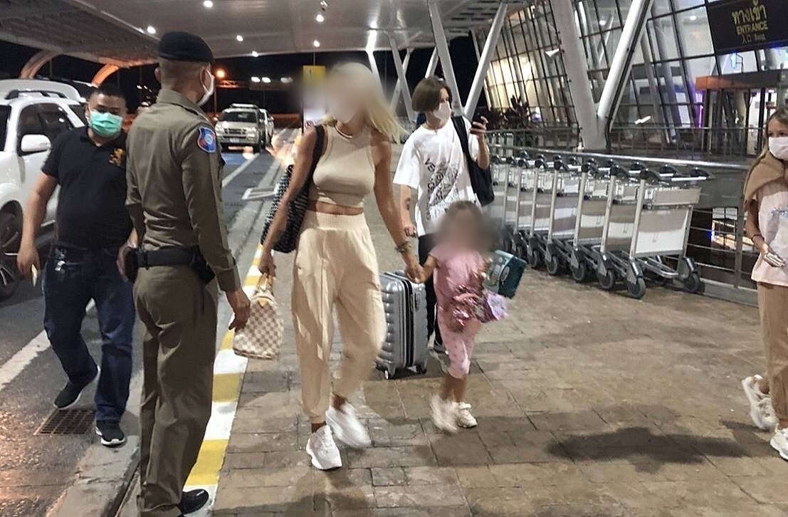 ภรรยาและลูกนทท.กรีซบินกลับปท.แล้ว!ปลื้มได้รับการดูแล ยังรักประเทศไทย ยันกลับมาเที่ยวต่อ