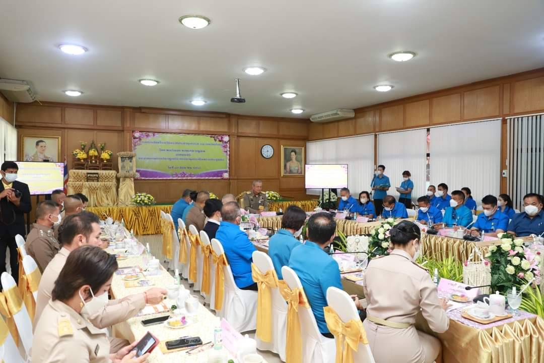 องคมนตรีตรวจเยี่ยมโรงเรียนราชประชานุเคราะห์ 28 ที่จังหวัดยโสธร